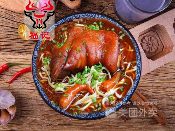 红烧牛筋粉推荐菜:杨记花溪牛肉粉(青山小区分店)位于贵阳市南明区