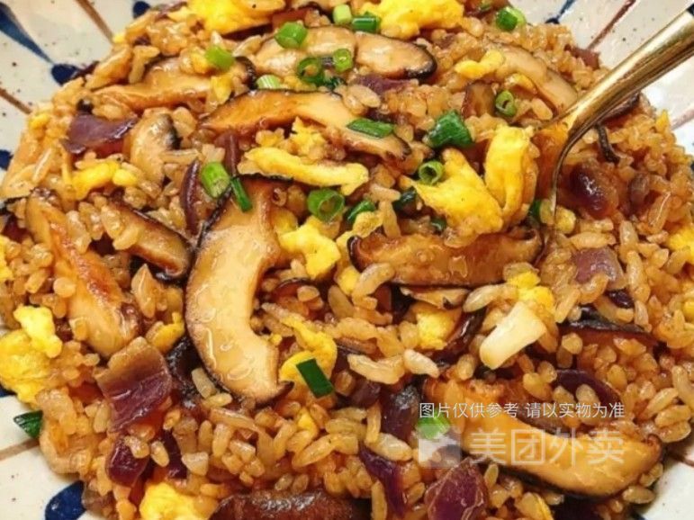 香菇肉粒蛋炒饭图片