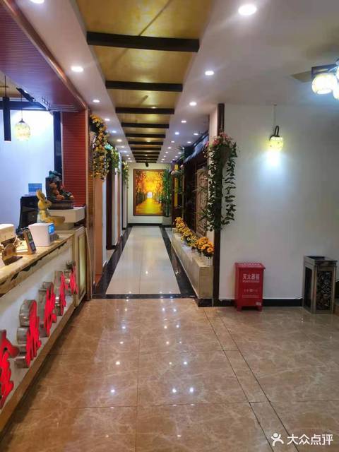 金鼎饮食城位于迪庆藏族自治州香格里拉市阳塘路 标签:餐馆中餐餐饮