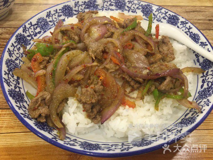 孜然牛肉盖浇饭图片