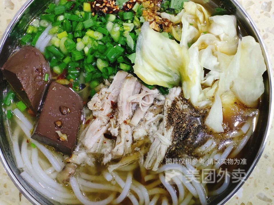 云县鸡肉饵丝大烧米线推荐菜:标签:快餐餐饮云县鸡肉米线位于临沧市临