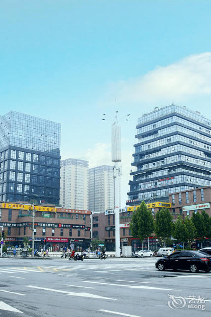 郑州拾间设计酒店位于郑州市管城回族区康平路永平路郑东商业中心b区