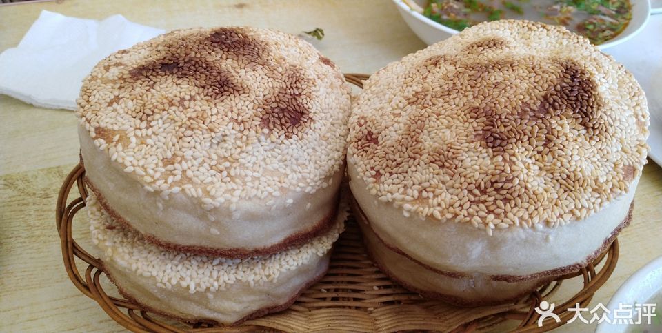 推荐菜:广源羊汤馆位于朝阳市凌源市红山路东段鑫泰商贸小区26号