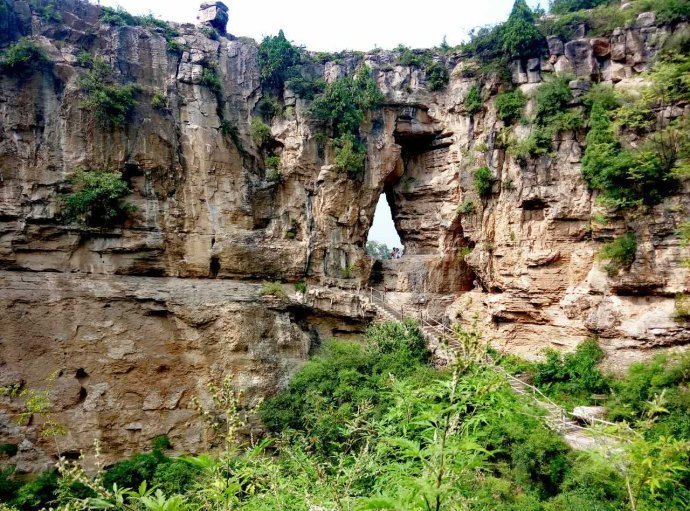                      漏明崖景区