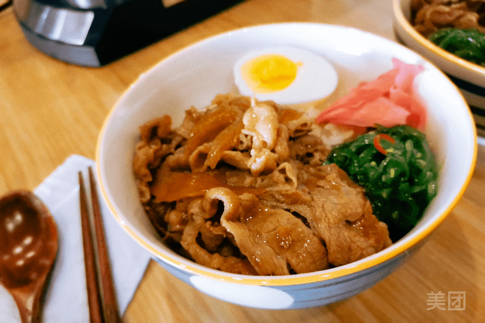 日式肥牛飯圖片