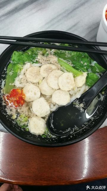 猪肉丸汤粉 剁辣椒 蒸河粉