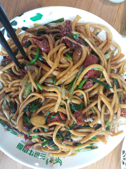 兰世牛肉面铁路局店