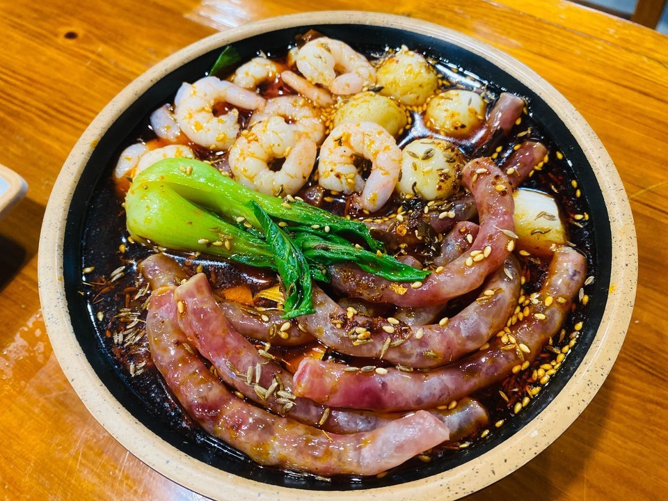 四川小腊肠虾仁麻辣烫图片
