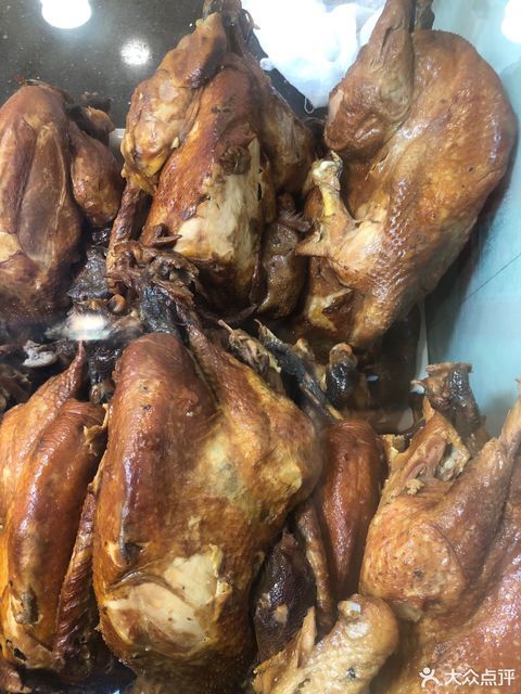 推荐菜:刘老四烤鸡(民生路店)位于贵阳市云岩区民生路72号
