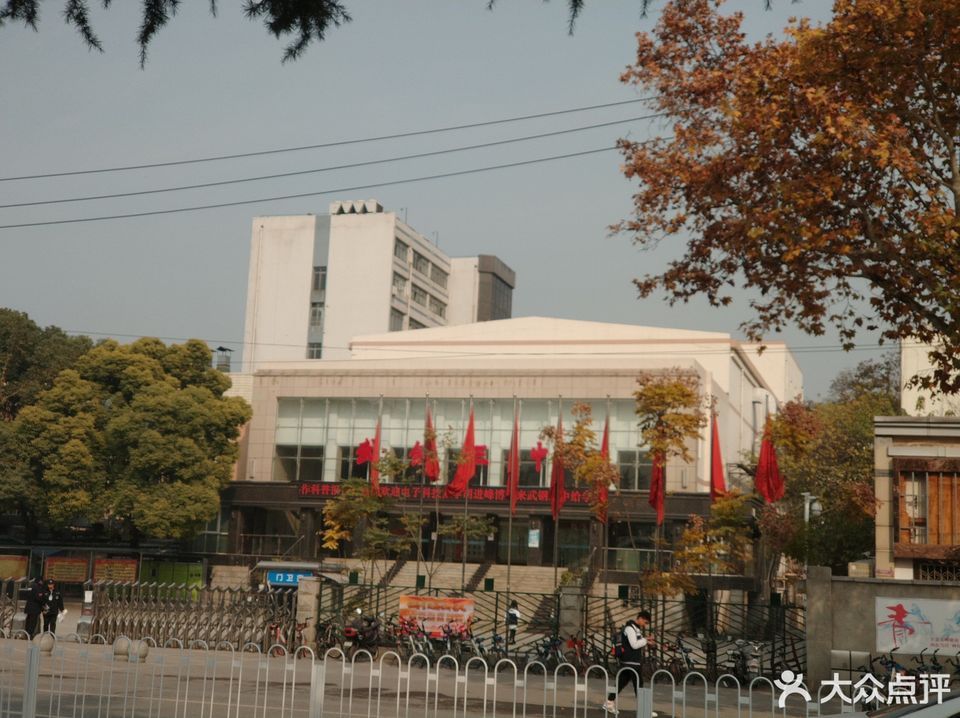 武钢三中-图书馆