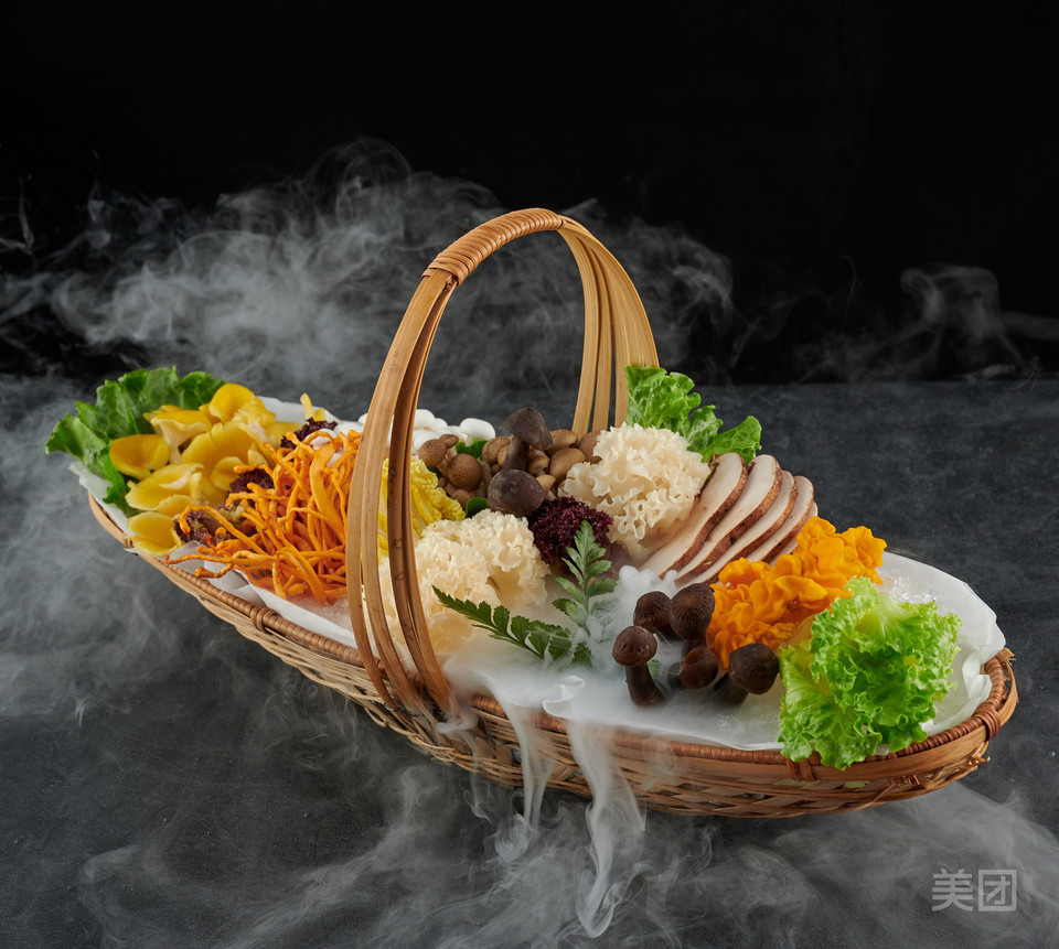炉火传奇鲜菌牛腩火锅汤煲
