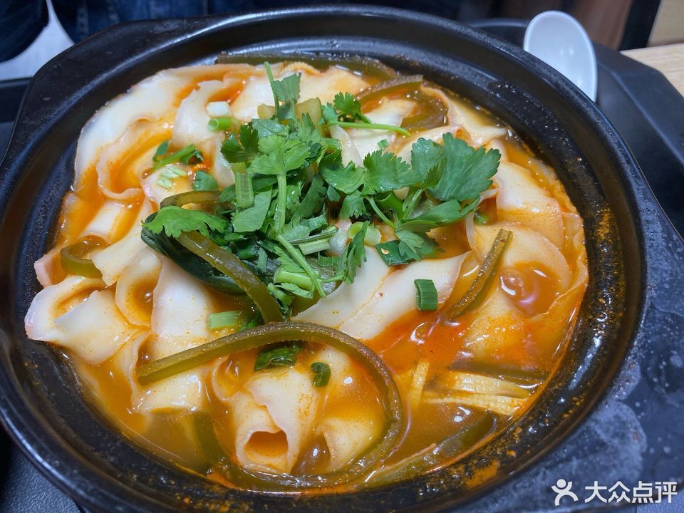 砂锅刀削面图片