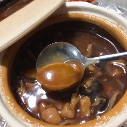 m「秘制鲍汁捞饭-炖品捞饭」今天点的外面,不要太棒哦,小小的砂锅