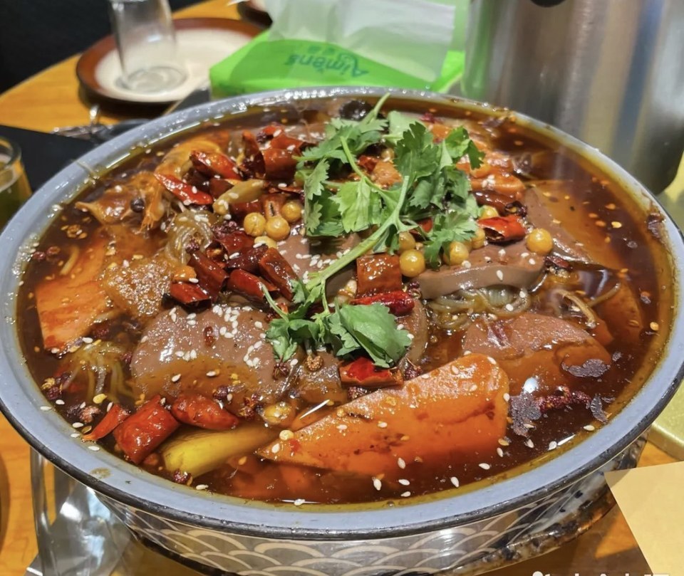 推薦菜:李家飯堂燻醬小酒館位於哈爾濱市巴彥縣北直路109號金泰嘉園