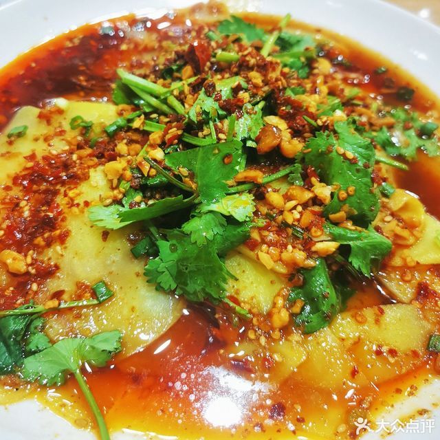 浇汁土豆片图片