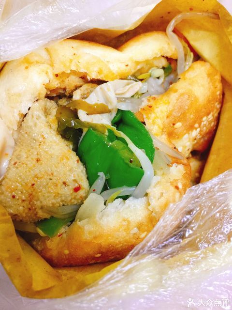 五香烧饼夹菜夹豆腐串素鸡夹煎蛋图片