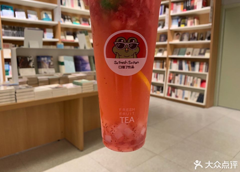 草莓桃桃鲜果茶图片