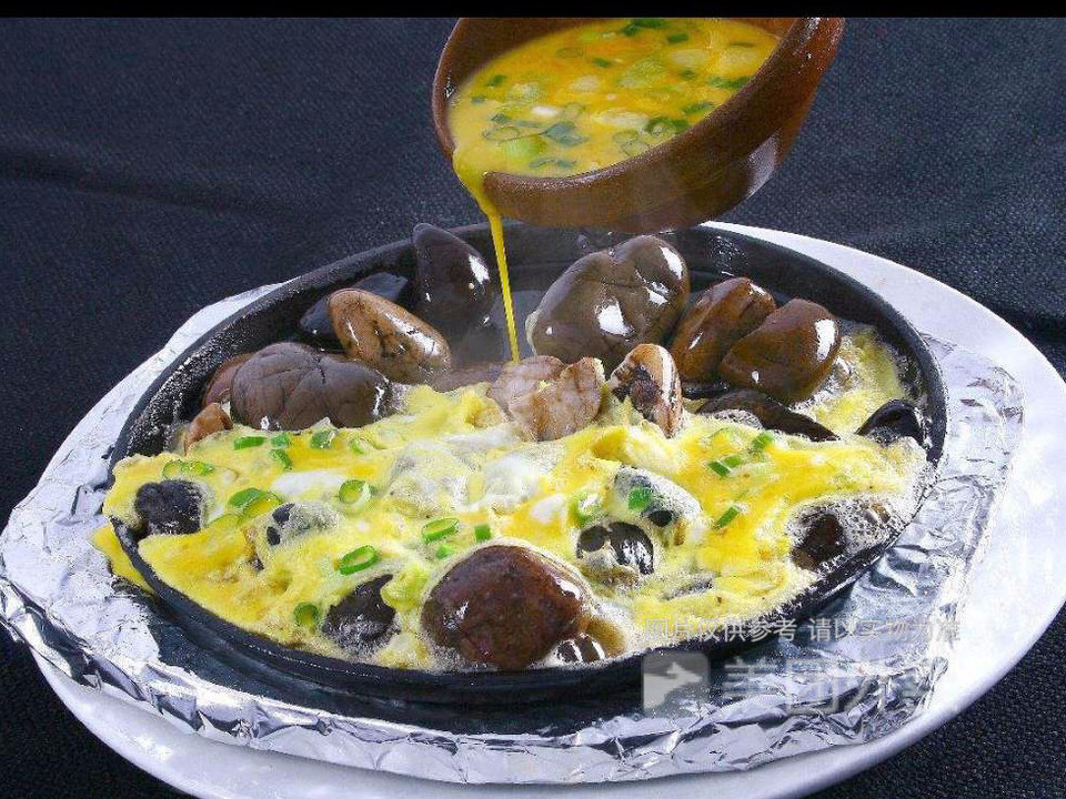 鸡蛋碰石头图片