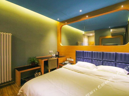 风尚·四季假日酒店(维客广场店)