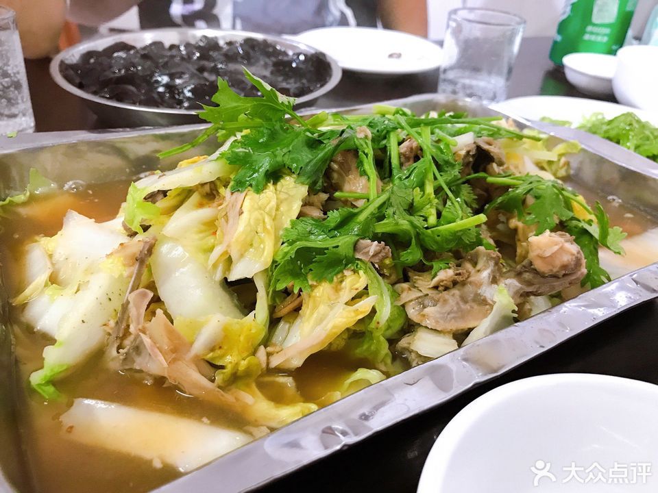 推荐菜:郑金友骨头店位于温州市瑞安市飞云街道前金村飞云大街36,38