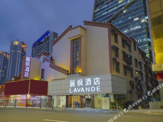 在哪,在哪里,在哪儿:珠海市香洲区拱北水湾路42号电话:迎商酒店(珠海
