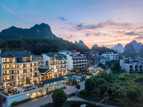 桂林市 住宿服务 酒店 > 霁云上院度假酒店(阳朔十里画廊遇龙河店)