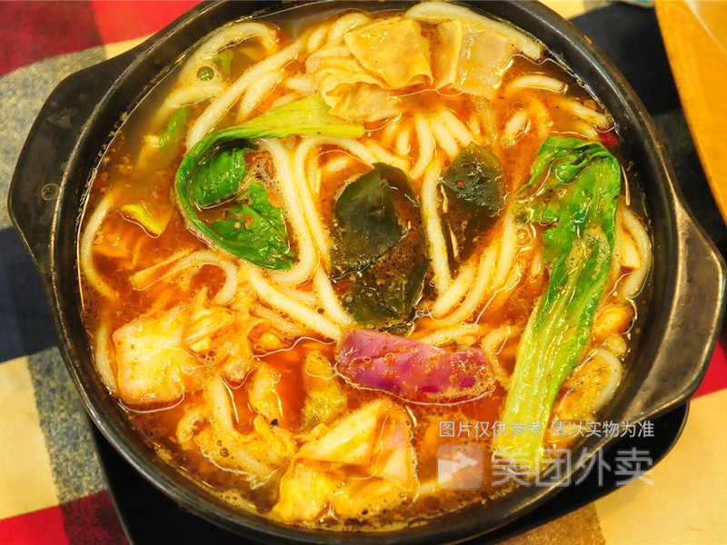 红汤砂锅米线图片