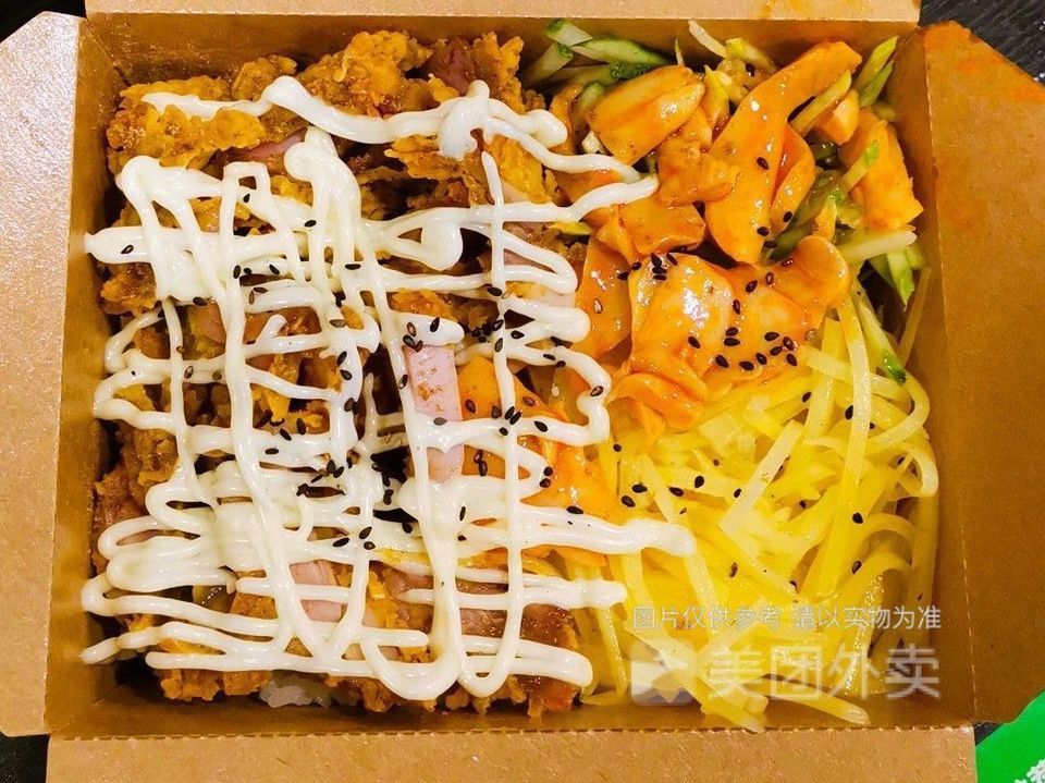 沙拉脆皮鸡米饭图片