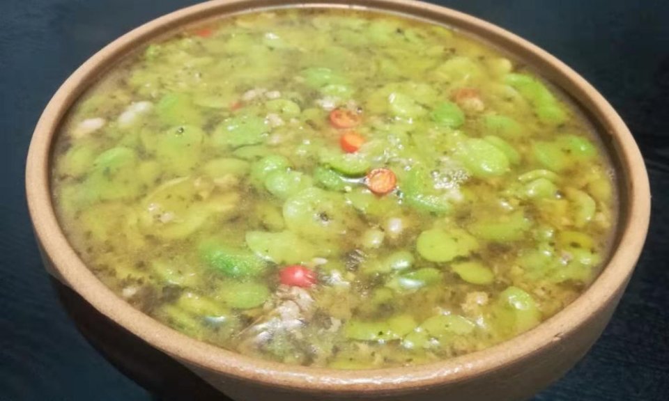 酸菜蚕豆钵图片