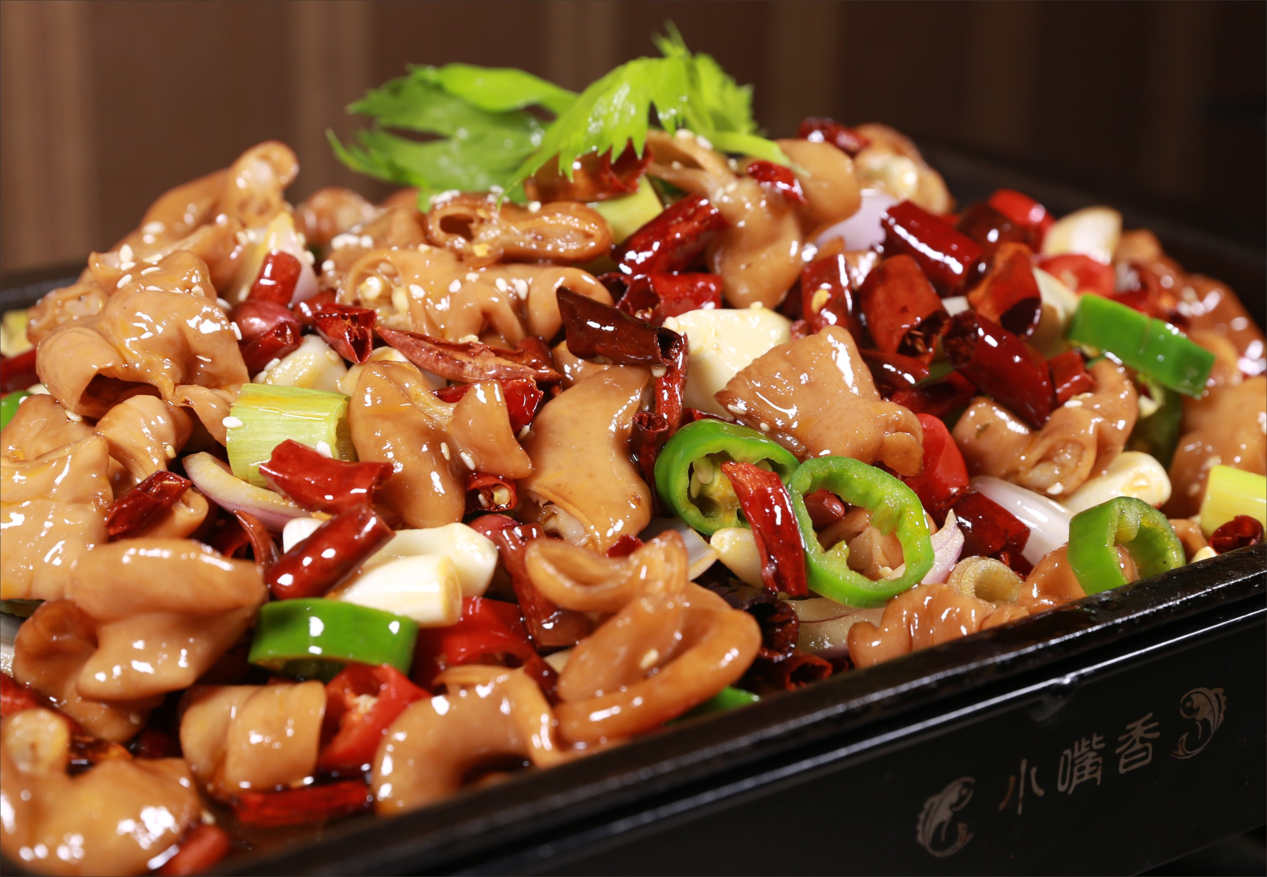              小嘴香炭火干锅