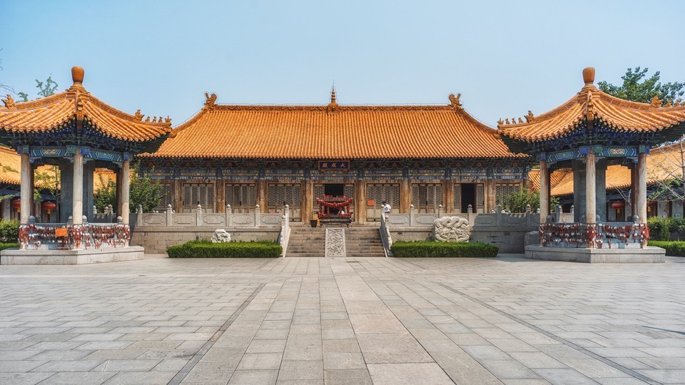 济南市历下区大明湖公园西南角推荐菜:分类:文物古迹;景点;寺庙道观