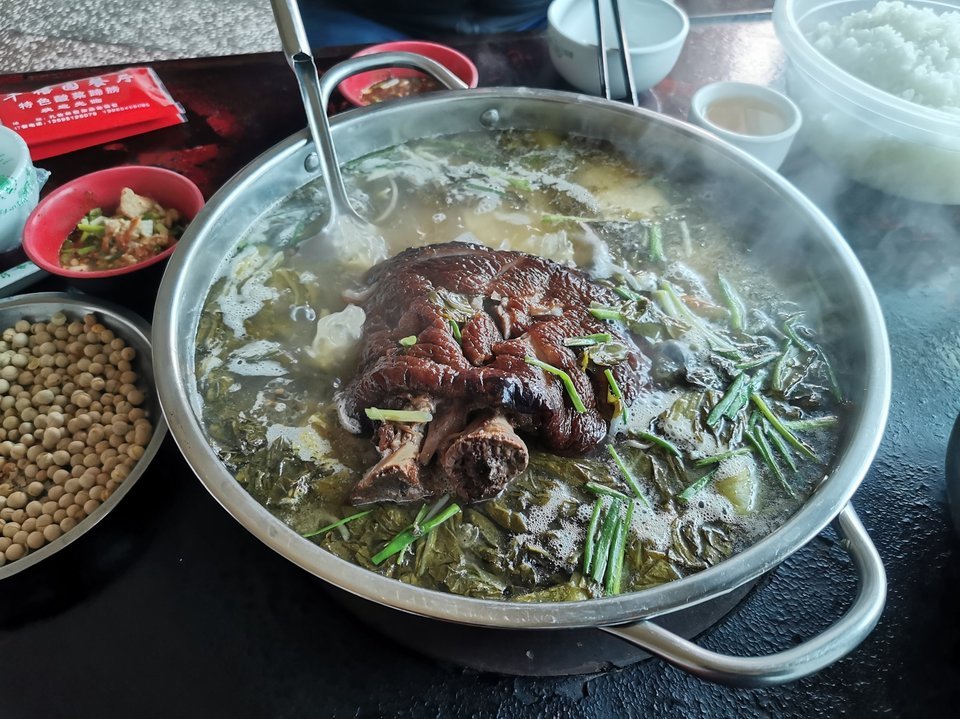 酸菜蹄膀火锅