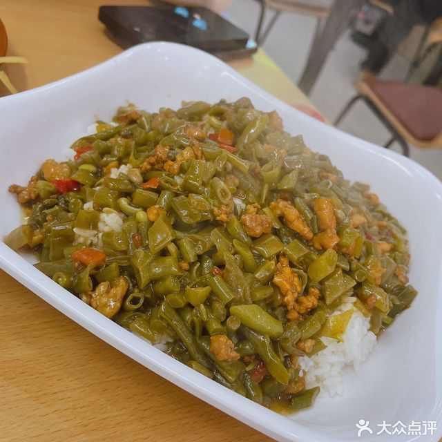 酸豆角肉丝盖饭图片