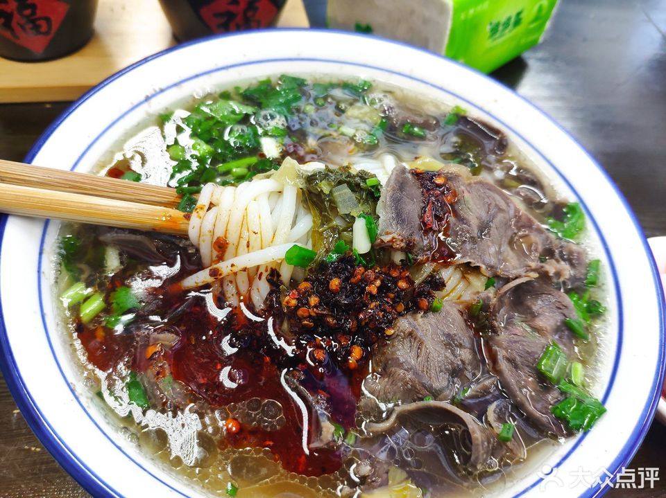 全家福(家庭套餐)原汤牛肉粉推荐菜:苗佬记牛肉粉位于黔东南苗族侗族