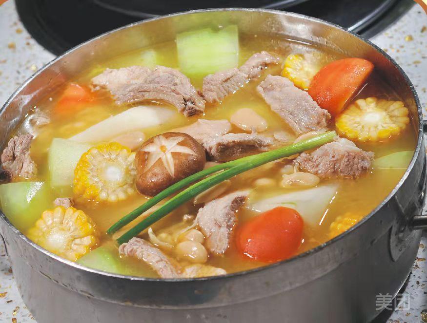 鲜菌排骨汤锅图片