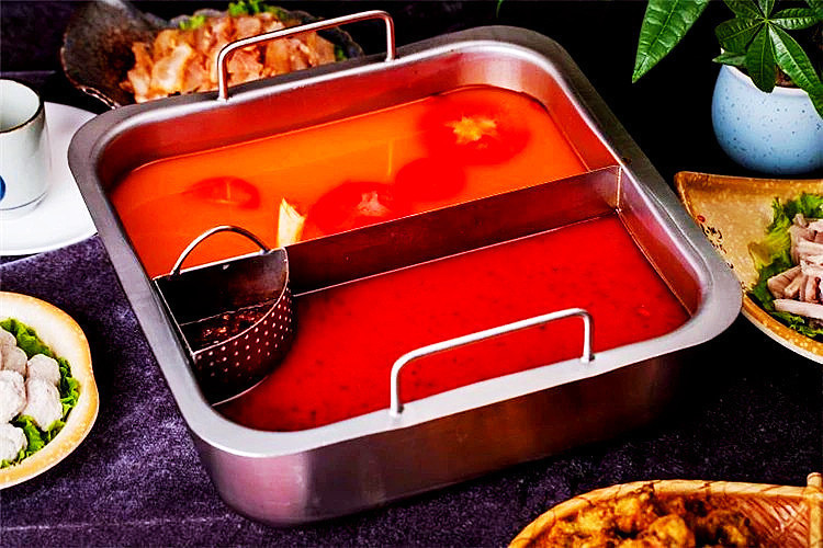 金银馒头美式肥牛推荐菜:云晟火锅(春晓店)位于临沂市兰山区涑河北街