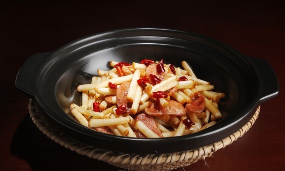 砂锅花生苗图片