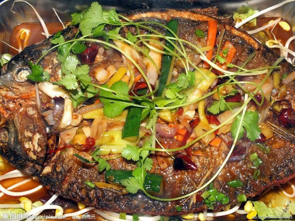 烤鱼配菜图片