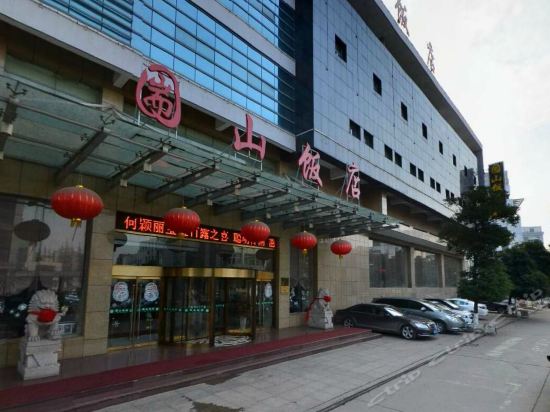 在哪,在哪里,在哪儿:镇江市京口区港口路3号电话:圌山饭店停车场-出