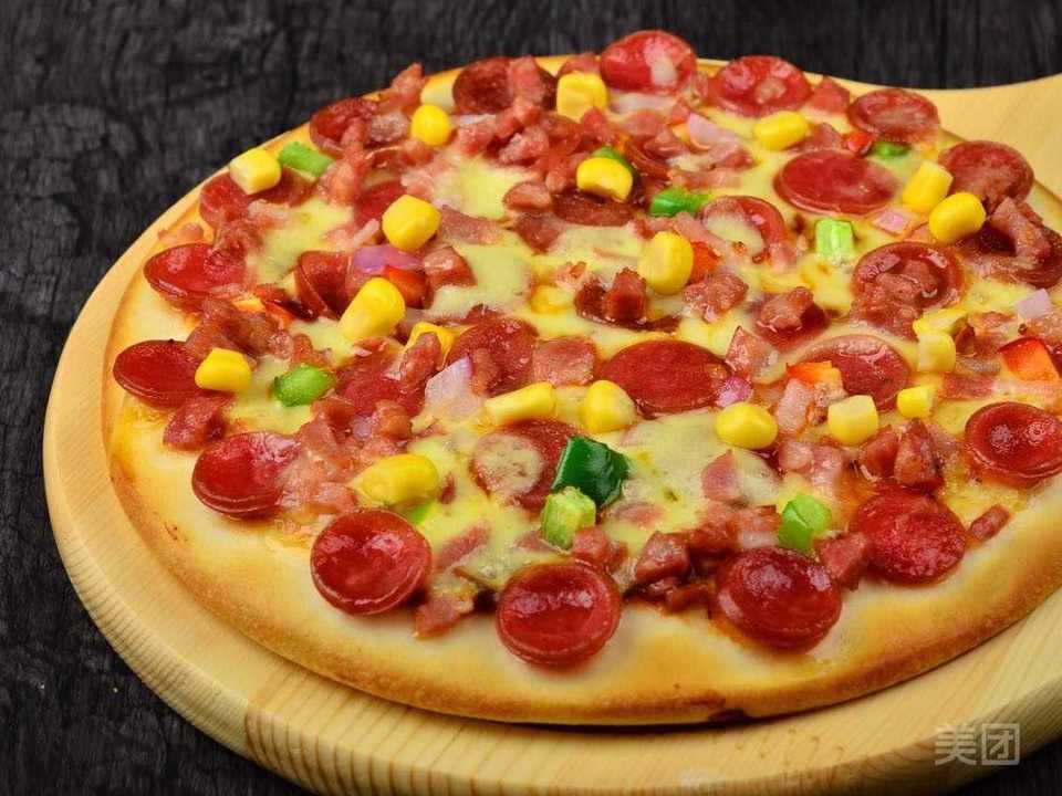 可口的披萨热茄披萨图片