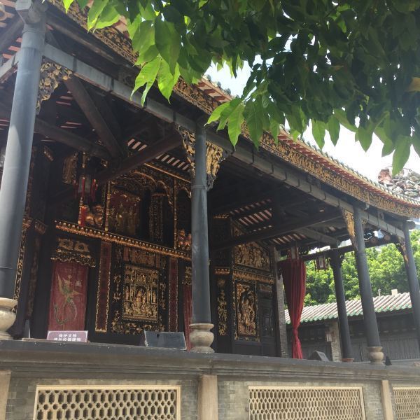 好鹏友工作室:万福台在佛山祖庙内部一角,灵应祠那边进去就看到了.