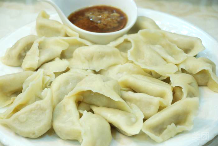 推荐菜:郇记私房菜位于潍坊市奎文区潍州路与乐川东街交汇处西北