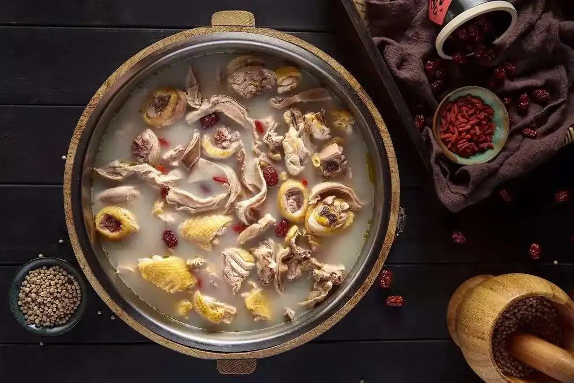 时间轴煲仔饭猪肚鸡乳鸽