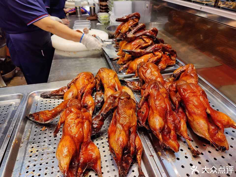 区育才街育才路167号推荐菜:御品香北京烤鸭整香酥鸭鸭架烧烤味分类