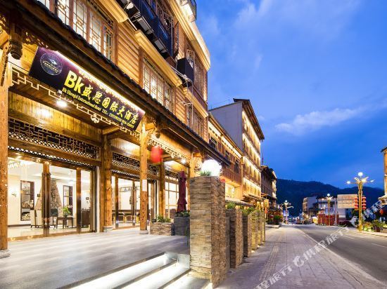 海螺沟磨西古镇