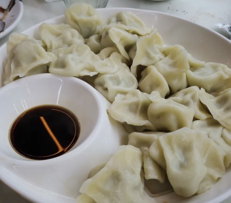 干锅肥肠护心肉锅包肉推荐菜:合家欢饺子馆私房菜位于哈尔滨市道里区