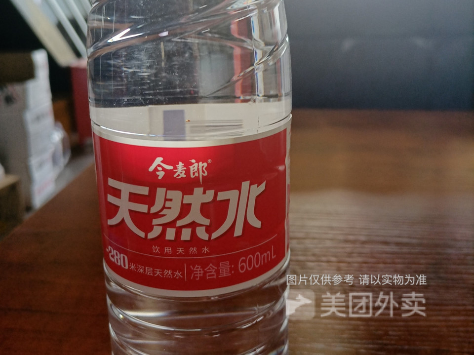 今麦郎天然水图片