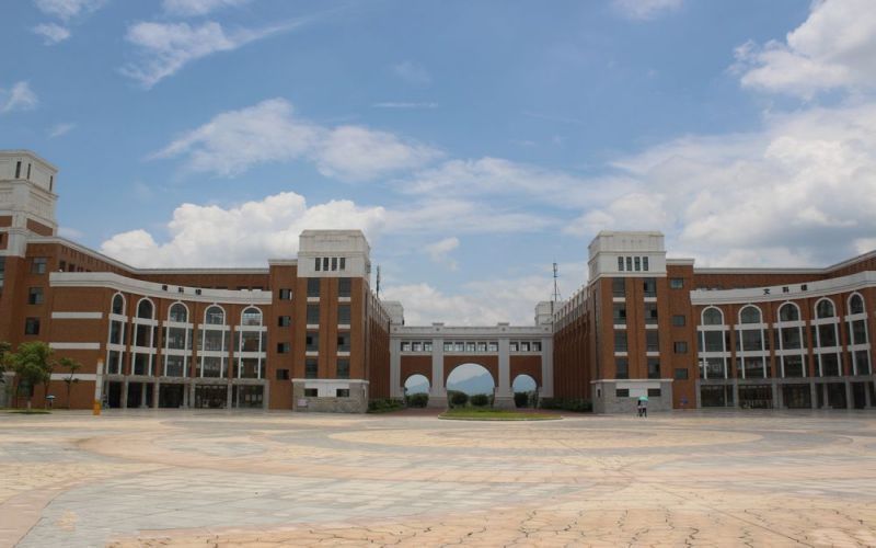 怎么样才能上大专学校 t01d12deeb77a8e3779.jpg