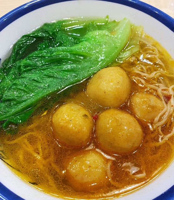 咖喱鱼蛋捞面图片