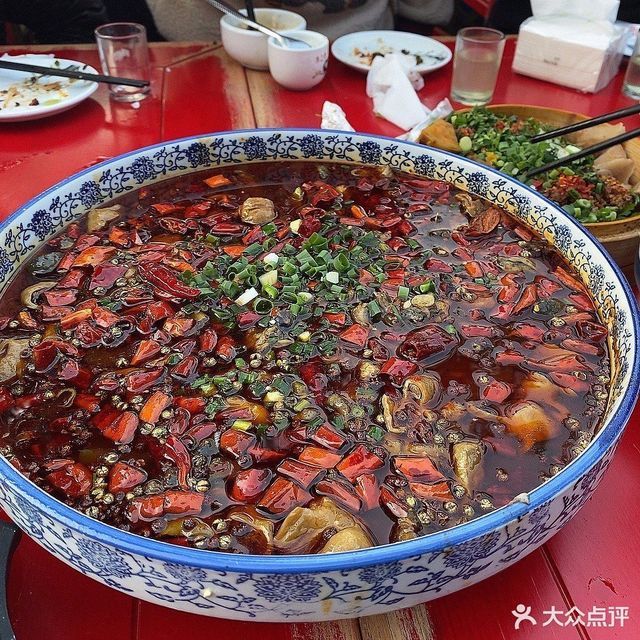 招牌肥肠鸡图片